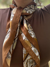 Cargar imagen en el visor de la galería, Paisley Print Bandana