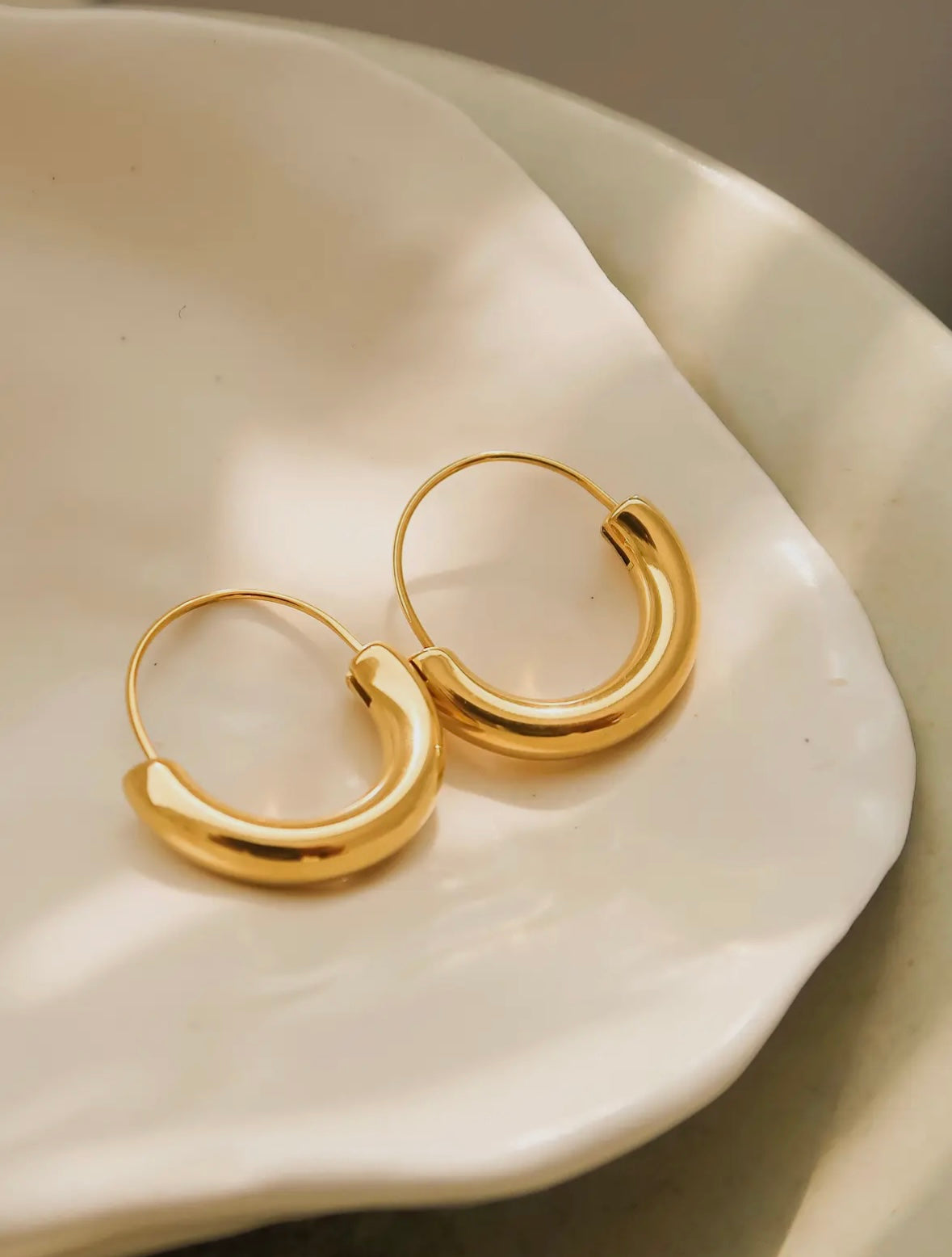 Stella 18K Hoop Earrings – Ocean Wave Boutique