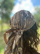 Cargar imagen en el visor de la galería, Paisley Print Bandana