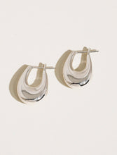 Cargar imagen en el visor de la galería, Quinnie 18K Gold Classic Silver Hoop Earrings
