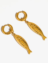 Load image into Gallery viewer, Nilah 18K Gold Fish Hoop Earrings
