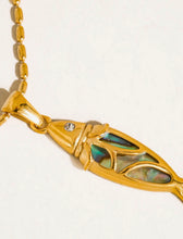 Cargar imagen en el visor de la galería, Doriah 18K Gold Vintage Abalone Fish Necklace
