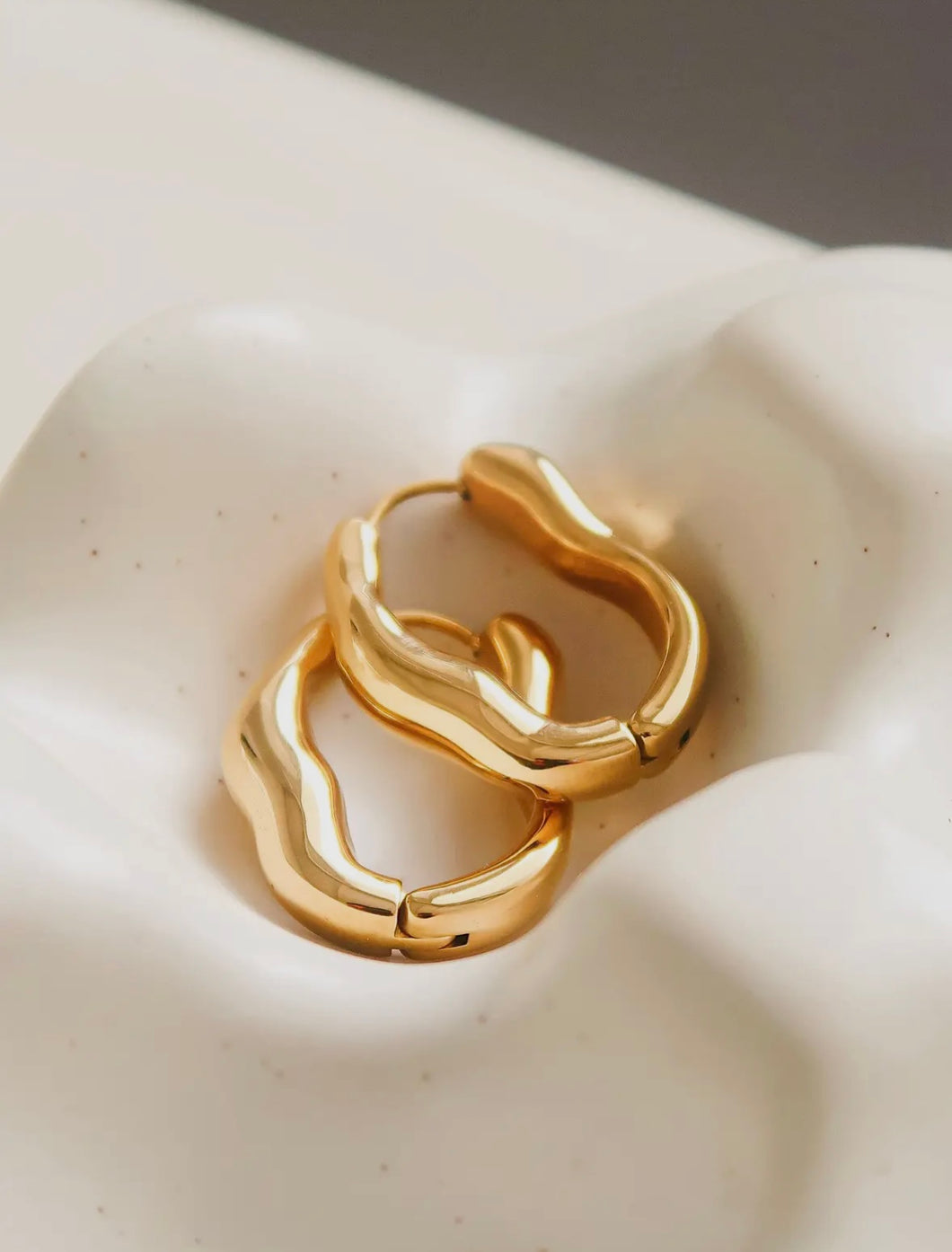 Kaia 18K Gold Oval Hoop Earrings