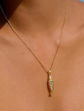 Cargar imagen en el visor de la galería, Doriah 18K Gold Vintage Abalone Fish Necklace
