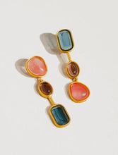 Cargar imagen en el visor de la galería, Leilani 18K Gold Vintage Mismatch Drop Earrings
