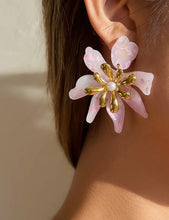 Load image into Gallery viewer, Onah 18K Gold Floral Earrings
