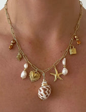 Cargar imagen en el visor de la galería, Milah 18k Gold Shell &amp; Pearl Charm Necklace
