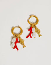 Load image into Gallery viewer, Kari 18k Fish &amp; Pearl Earrings
