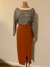 Cargar imagen en el visor de la galería, Athena Striped Sweater
