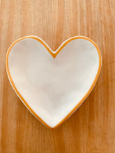 Cargar imagen en el visor de la galería, Heart Shaped Jewelry Plate

